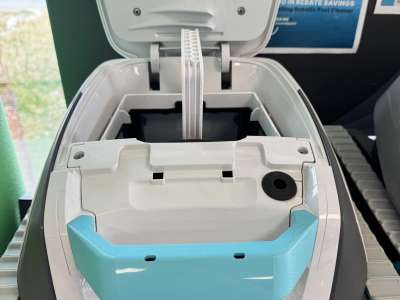 Active 10 robotic pool cleaner