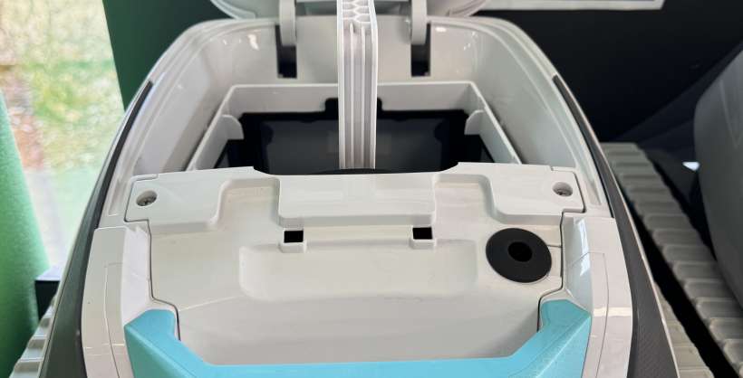 Active 10 robotic pool cleaner