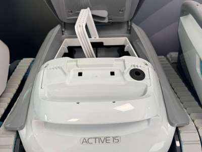 Active 15 robotic pool cleaner