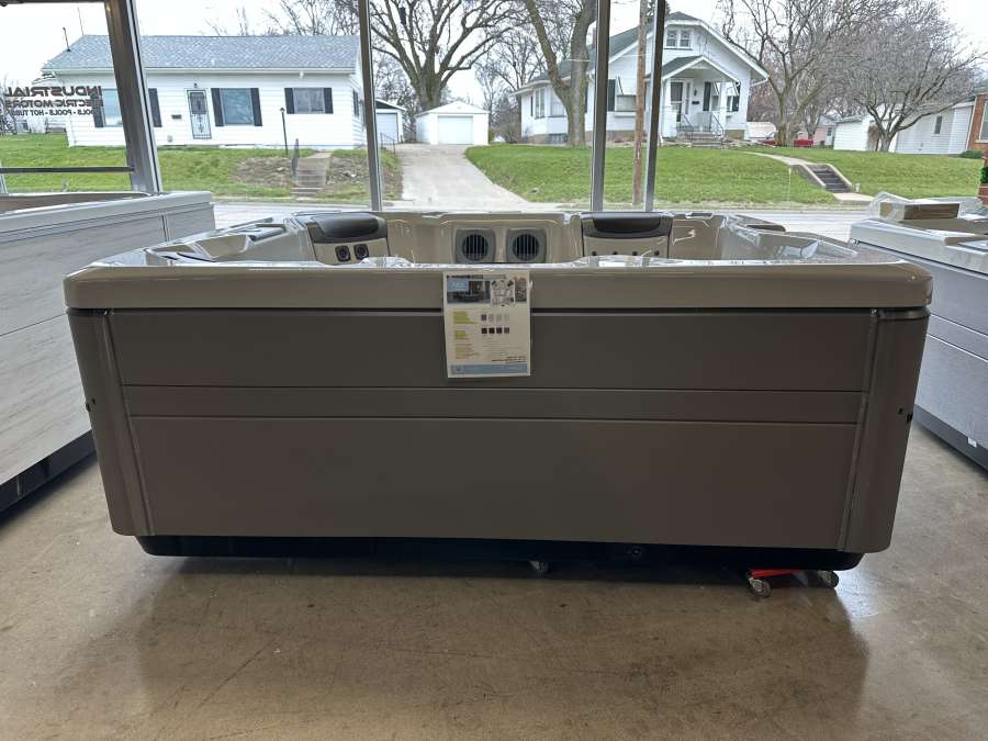 A6L Callout image in a naturally lit showroom.