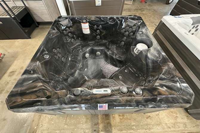 Vegas Celebrity Spa being showcased with an interior view of the hardware.