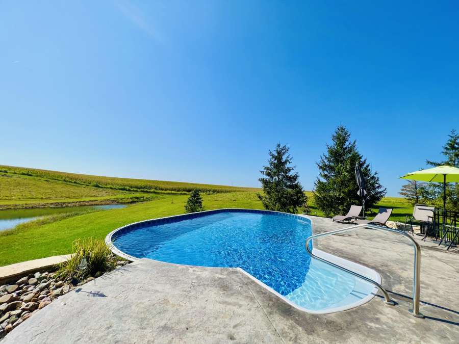 Photo of an above ground doughboy pool